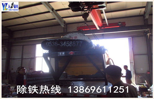 2.91香蕉视频污在线磁電專業生產各種設備 香蕉视频三级片,濕式磁選機,赤鐵礦磁選機,褐鐵礦磁選機,鏡鐵礦磁選機,錳礦磁選機等.擁有精良的加工設備,雄厚的科研力量,先進的工藝編排和現代化的管理,是磁選機設備定點生產企業.91香蕉视频污在线為客戶提供優質的售前技術服務,認真介紹各種設備的技術特點.要求及用途,為客戶提供詳盡的設備配置和合理的報價,在保證質量的前提下盡量降低客戶的投資成本.我廠有各類小型磁選機試驗設備,可為用戶免費做選礦試驗.