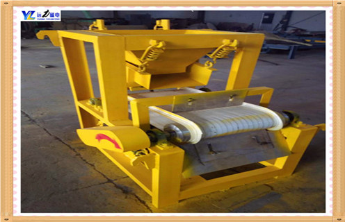 1.試驗室香蕉视频三级片具有很強的能量滿足許多客戶除鐵的需要,及其在礦物加工市場取得的眾多優勢.但是,金子還不夠人才不夠完美,不想進入磁選機不是一個好的磁選機,所以幹磁選機也從很多方麵提高效率.  　　2.試驗室香蕉视频三级片通過調整轉鼓的速度,擋板和礦石的量,轉鼓的轉速決定了圓筒中顆粒的尺寸,通過尺寸的離心力和磁性顆粒的磁性轉換效應.提高輥速,有利於提高精礦質量和礦石量.擋板越近,尾礦越高