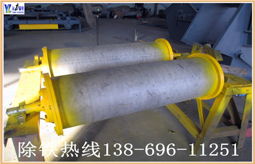 1.幹式91香蕉视频污版下载采用人民共和國機械工業標準“JB / 7895-1999”,采用稀土複合磁性係統,並采用高強度膠(J-39)粘結和環氧灌注,磁性表麵用不鏽鋼加強膠膠掛膠,不脫落.氣缸兩端的密封墊圈塗有塑料密封,確保無水;整體采用先進的技術和合理的結構.經過特殊設計,使的磁場強度分布更為合理,分選效果更明顯. 2.此碎鋼磁選機永磁筒體機身通過特殊設計,不易堵塞材料,運行材料.通過半逆流類型.