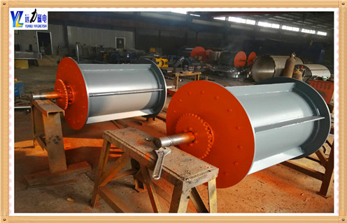 供應選礦實驗型磁選機 磁鐵鋼渣磁選機香蕉视频三级片,資源充分節約利用是可持續發展的理念,也是節省費用創造利益的好方法.廢渣鋼渣等物料中有很大的利用價值,可以給客戶帶來經濟效益和利用價值.如果想要提純除雜,首選就是鋼渣磁選機.  91香蕉视频污在线磁電生產的供應選礦實驗型磁選機 磁鐵鋼渣磁選機香蕉视频三级片設備具有構造合理,操作簡略,修理便利,適用性強,是錳礦石選礦設備地域抱負的磁選鐵砂設備.主機架底選用固接的船形機架底座,使設備在活動工作中滑動非常便利快捷,減少了設備移動的阻力.操作安穩.處理量大.磁場強度高,磁力耐久,分選效果好.精礦檔次高.91香蕉视频污在线磁電磁選機是業內的可靠品牌,質量和服務都是經得起考驗的.